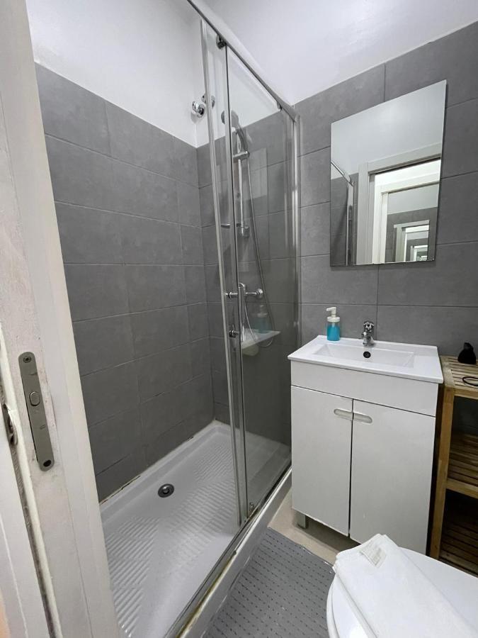 Antique M1 R1 - Amazing Double Room With Shared Bathroom In Marques Pombal Lisboa 外观 照片